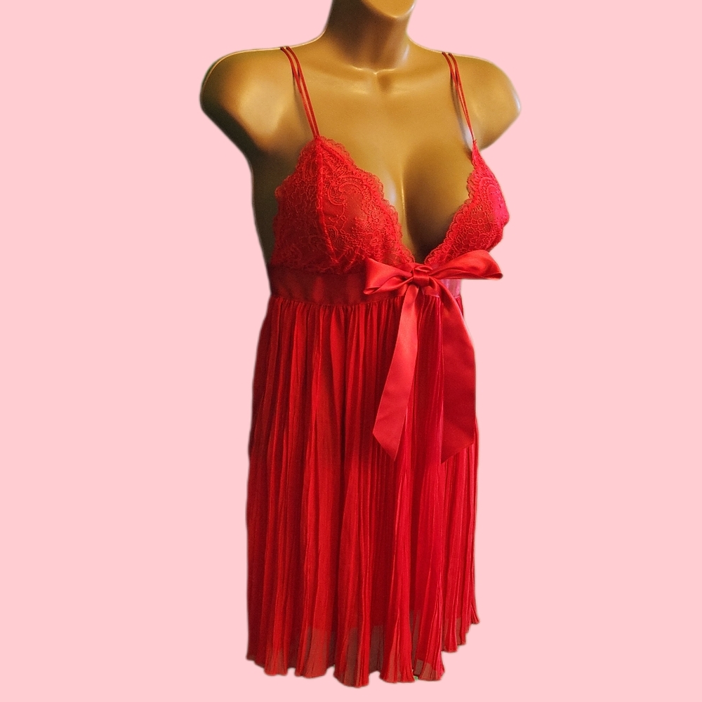 Victoria's Secret Red Sheer Pleated Babydoll (Large)